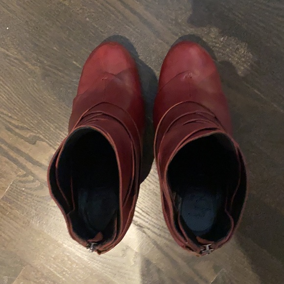 LD Tuttle The Haunt booties in Blood - Picture 5 of 7